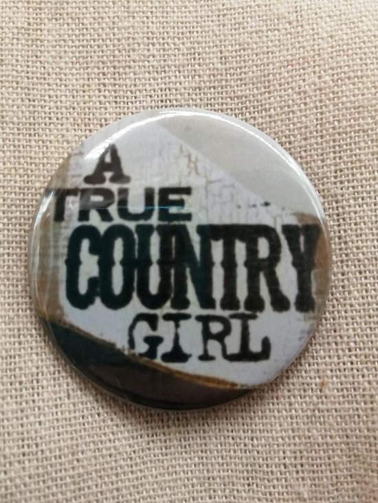 Badge "a true country girl" - BGG023