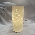 Lampe porcelaine blanche décorative ajourée à poser - Petite Fleur