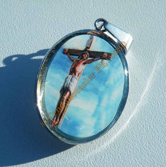 Médaille Sainte Pendentif Pur Acier Inoxydable Argenté Jésus Christ Crucifié Croix