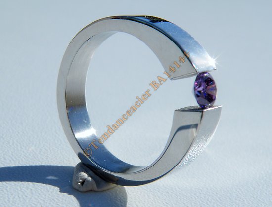 Bague Alliance Fiançailles Ovale Argenté Pur Acier Inoxydable Sertie Diamant Strass Améthyste Violet 4 mm