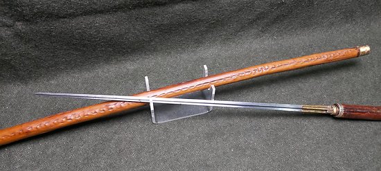 Canne épée ancienne , longue lame cruciforme