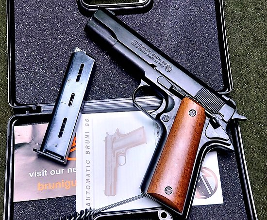 Pistolet Bruni 8mm a Blanc Colt 45 ** 1911 **