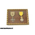 Cadre avec médailles "Croix du combattant" et "médaille militaire". Première Guerre Mondiale