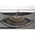 Machine à écrire portative années 1930 - 1950. Hermes Baby