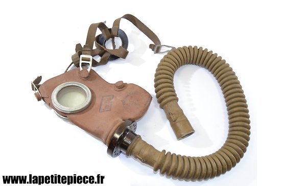 Masque à gaz Armée Belge avec tuyau de cartouche. 