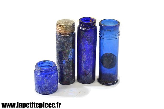 Lot flacons médicaux Français Première Guerre Mondiale. Verre bleu 