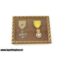 Cadre avec médailles "Croix du combattant" et "médaille militaire". Première Guerre Mondiale