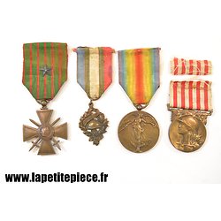 Ensemble de médailles Françaises Première Guerre Mondiale.