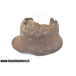 Coque de casque Allemand modèle 1916 - pièce de terrain en mauvais état