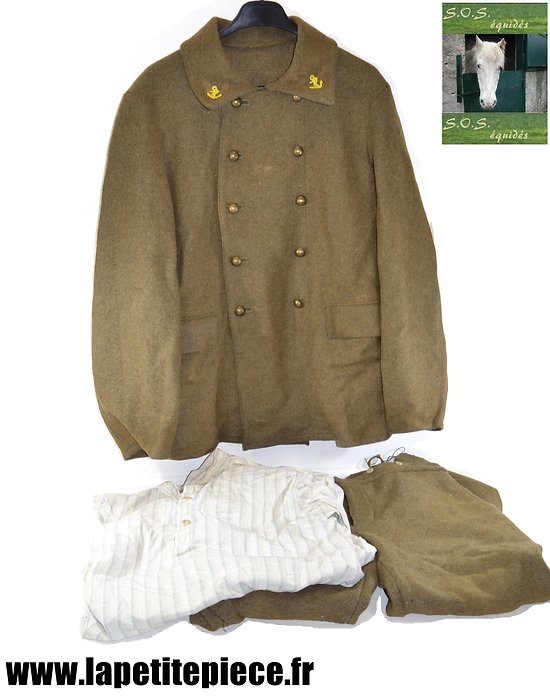 Tenue Tirailleur comprenant veste, pantalon et chemise. 