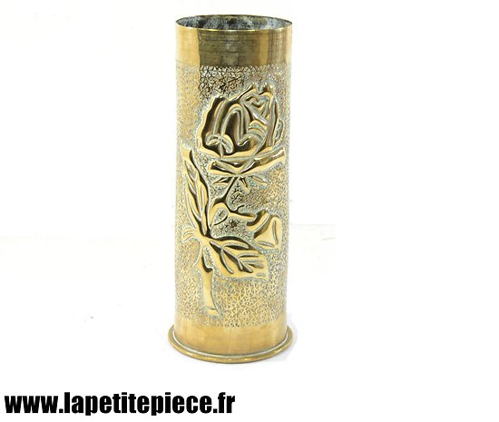 Vase douille gravée décor floral. Art de poilu Première Guerre Mondiale 