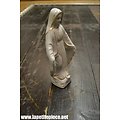 Statue de la vierge Marie en porcelaine blanche et dorure 
