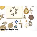 Lot d'objets religieux, croix, médailles, Vierge Marie...