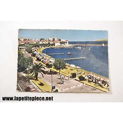 Sainte-Maxime (Var) vue générale de la Promenade et de la plage centrale
