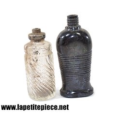 Lot de deux flacons de parfum années 1930. Lalique 1 oz Bottle made in France