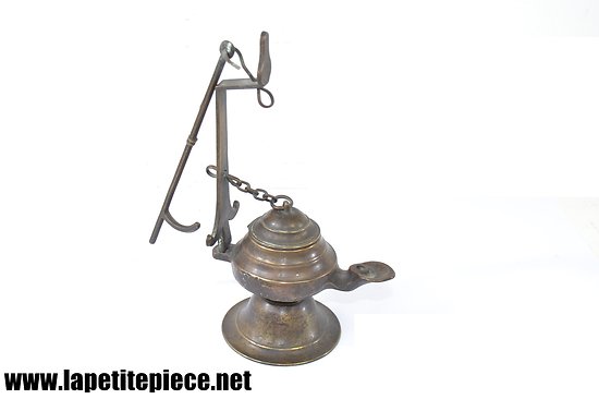 Lampe à huile en bronze, style Romain / Antiquité