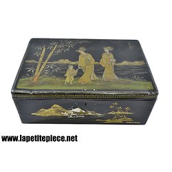 Boîte tôle lithographiée en relief, décor Japon, Bekkers Zoon Dordrecht Holland