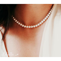 Collier de perles nacrées blanches