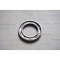Grand anneau rond aux motifs géométriques en métal argenté 34mm