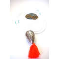 Collier long / sautoir "Pendule orange et fluo" aux perles de rocaille et pompon de coton