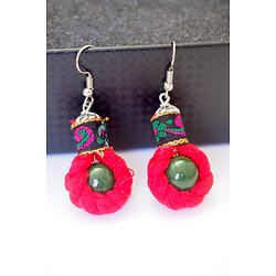 Boucles d'oreille fleurette en coton rouge et ruban ethnique