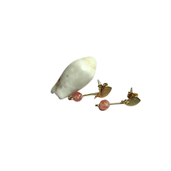 Boucles d'oreille précieuses "Baleine sur son rocher rose", boucles d'oreille or et pierre semi-précieuse