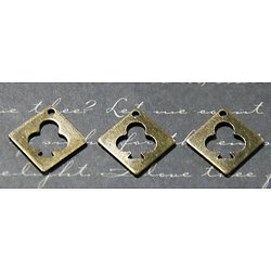3 breloques trèfle dans un losange en métal couleur bronze 16mm