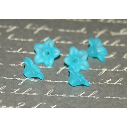 5 perles fleurs en lucite bleu lagon 9mm