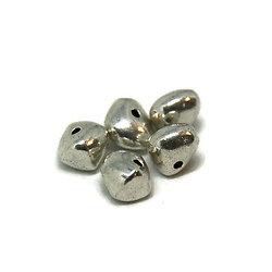 5 perles irrégulières en métal argenté 9x9mm