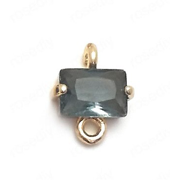 Petit connecteur rectangulaire en cristal à facettes et serti doré 24k gris foncé - 8x10mm