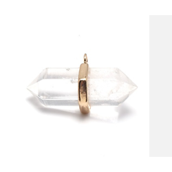 Pendentif pointe de cristal serti en métal doré 36x20mm