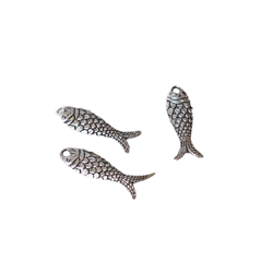 2 breloques poisson en métal argenté 23,5x8x3mm