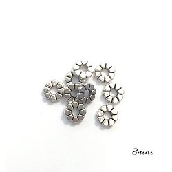 10 rondelles fleurs simples en métal argenté 8mm