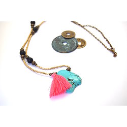 Collier long / sautoir "Typique turquoise aux effluves fluorescentes" aux perles de rocaille, perles de lave, et perles bronze