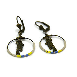 Boucles d'oreille créoles bronze "T'as le look Coco" et perles miyuki crème, jaunes et bleues