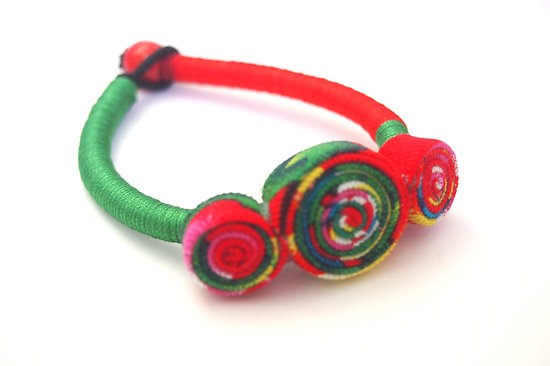 Bracelet jonc ethnique "Trio fleuri à la rose" en coton et fil de nylon