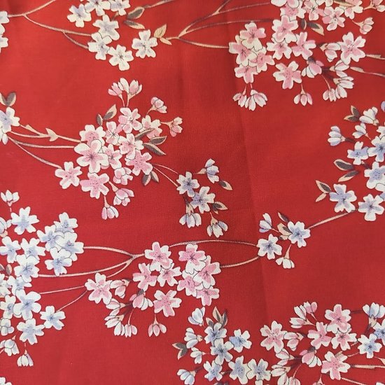 Fleurs roses et grises, fond rouge, style japonais
