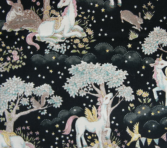 Licornes et animaux de la forêt, fond noir, façon scène médiévale