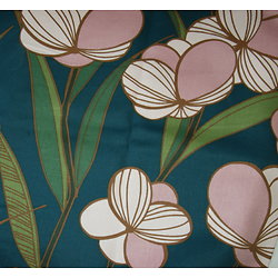 Coton mélangé aux grand motifs de fleurs en rose et vert, fond bleu canard