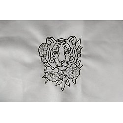 Coupon brodé "Jungle tiger" sur suédine blanche 42x29cm