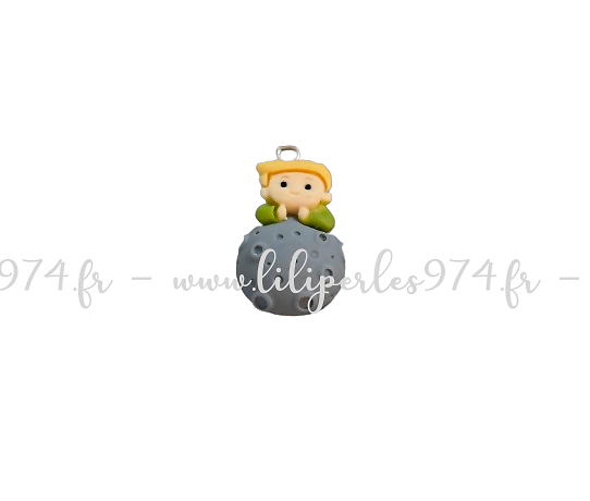 Breloque Petit Prince sur la lune de St Exupéry en argile polymère 28,5x16,5mm