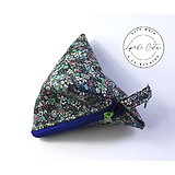 Porte-monnaie pyramide doublé en coton petites fleurs sur fond bleu avec mousqueton - petit porte-monnaie à accrocher et à offrir