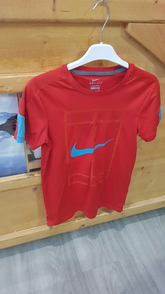 TSHIRT NIKE TAILLE 10 ANS 